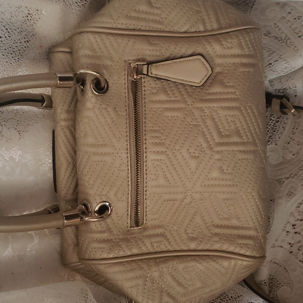Guess Classy Purse - Picture 3 of 8